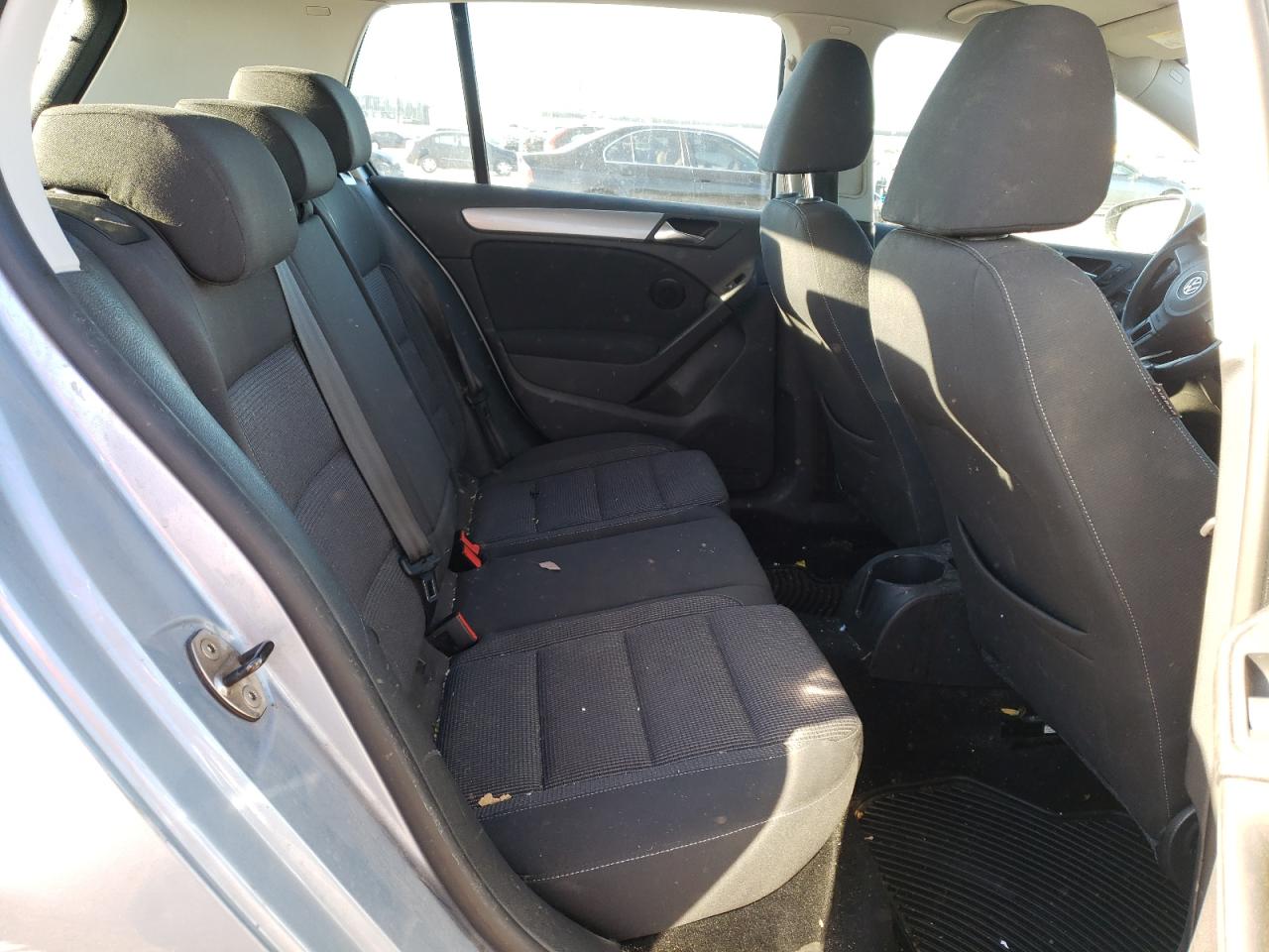 Photo 6 from auction – 2010 VOLKSWAGEN GOLF with VIN WVWDB7AJ9AW331072