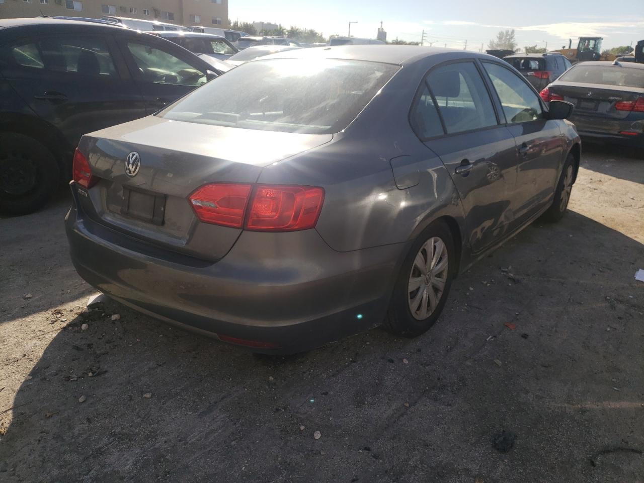 Photo 4 from auction – 2014 VOLKSWAGEN JETTA BASE with VIN 3VW2K7AJ1EM249556