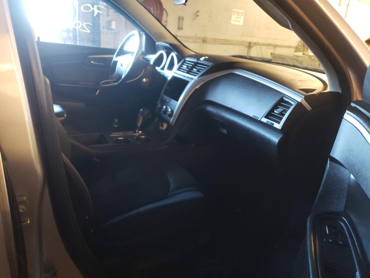 Photo 5 from auction – 2010 CHEVROLET TRAVERSE L with VIN 1GNLVFED6AJ269619