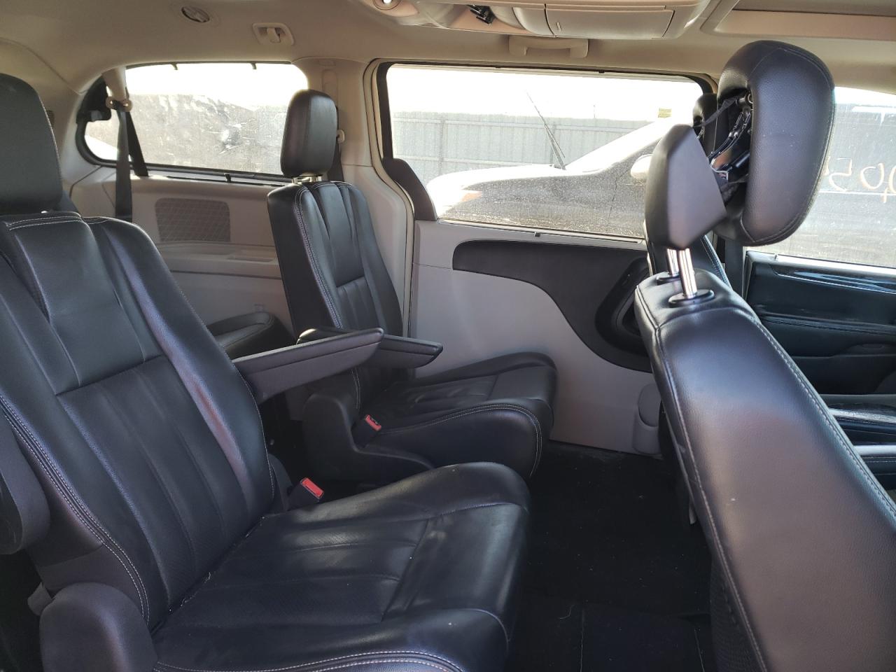 Photo 6 from auction – 2011 CHRYSLER TOWN & COU with VIN 2A4RR8DG2BR605207