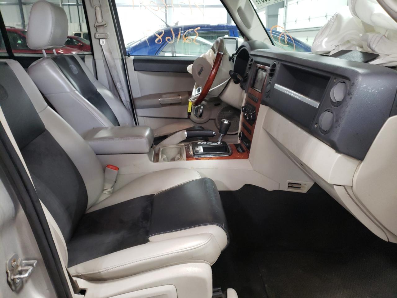 Photo 5 from auction – 2008 JEEP COMMANDER with VIN 1J8HG68298C181108