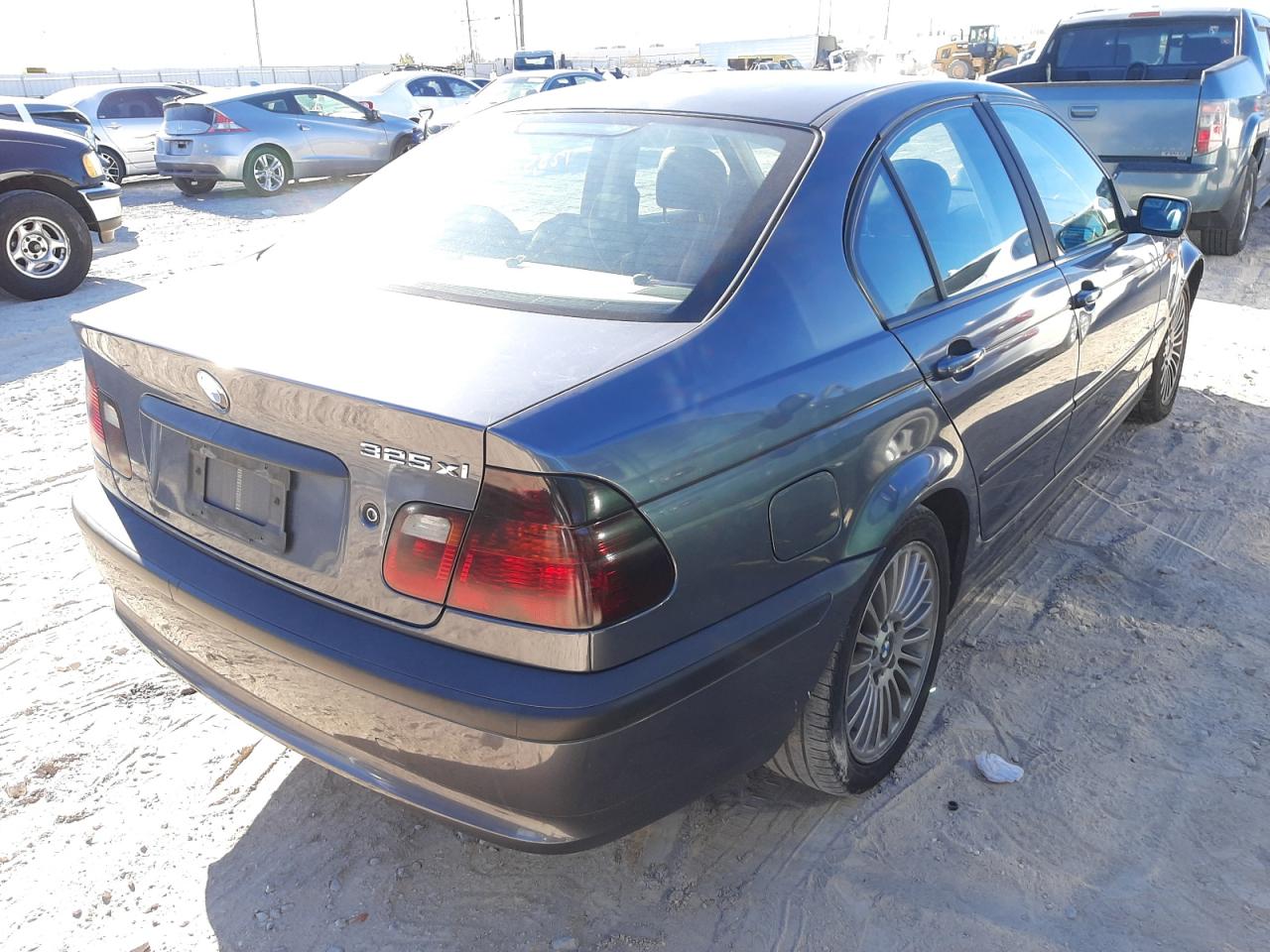 Photo 4 from auction – 2003 BMW 325 XI with VIN WBAEU33423PM56648
