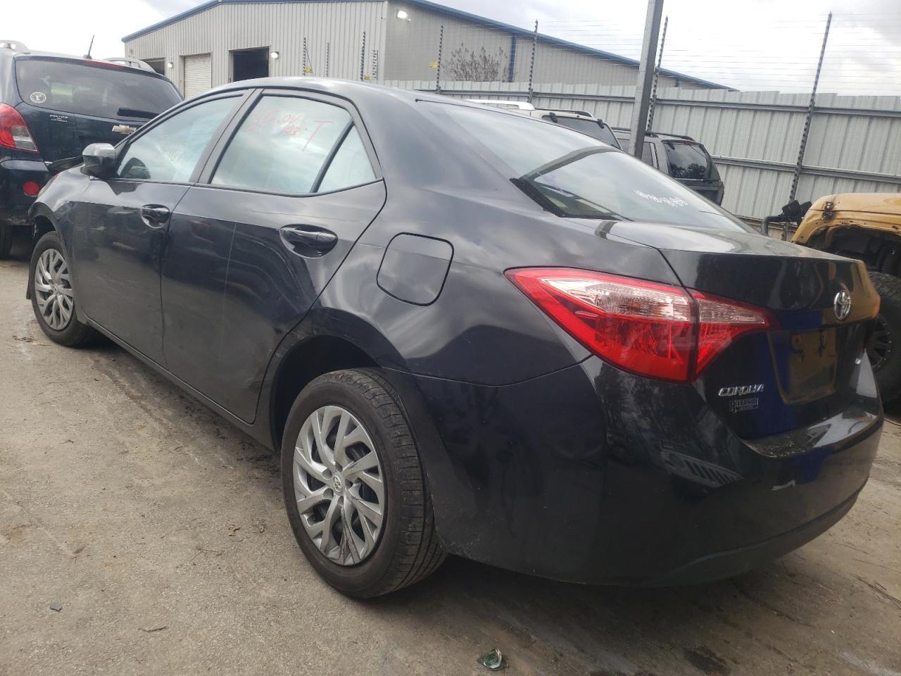 Zdjęcie 3 z aukcji – 2018 TOYOTA COROLLA L z VIN 5YFBURHEXJP822880