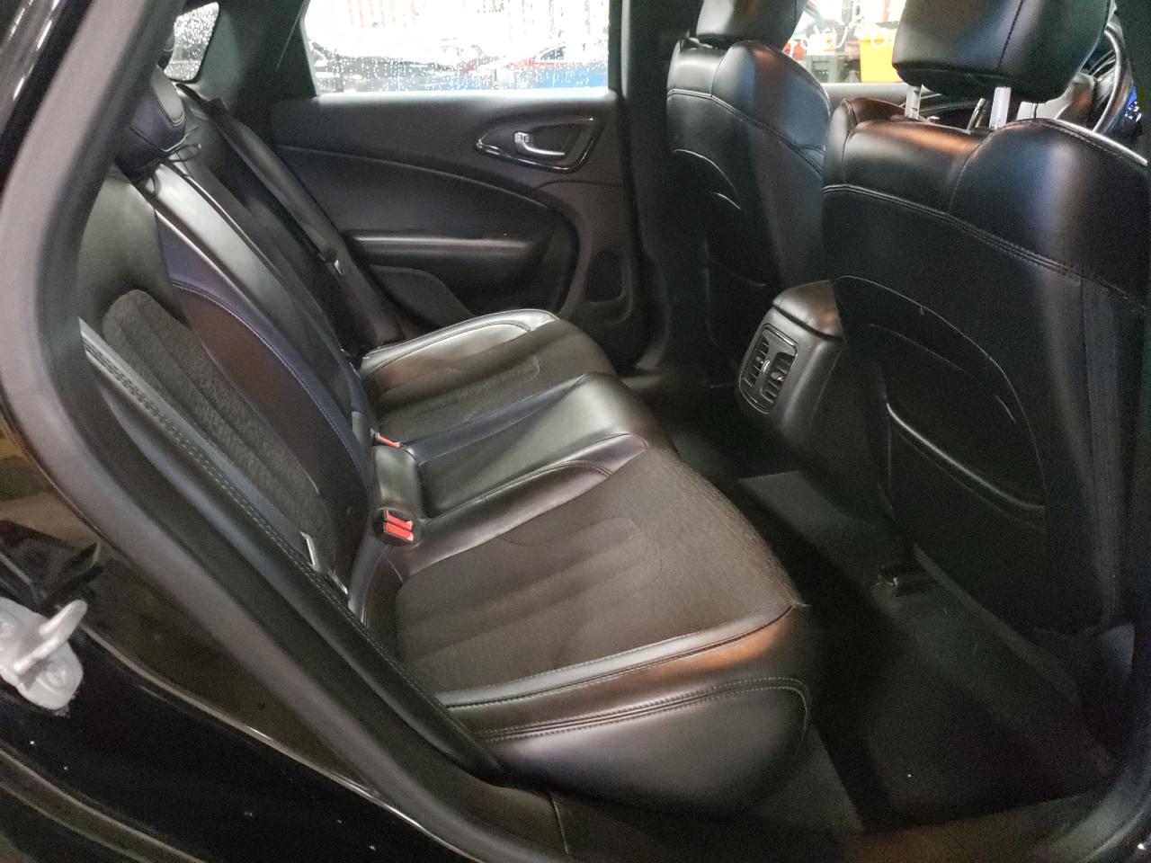صورة رقم 6 من المزاد - 2015 CHRYSLER 200 S مع VIN 1C3CCCBG8FN525890