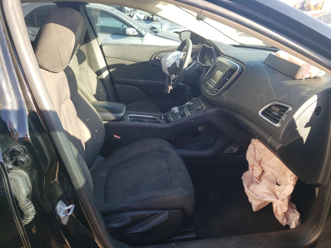 Photo 5 from auction – 2016 CHRYSLER 200 LIMITE with VIN 1C3CCCAB2GN104593