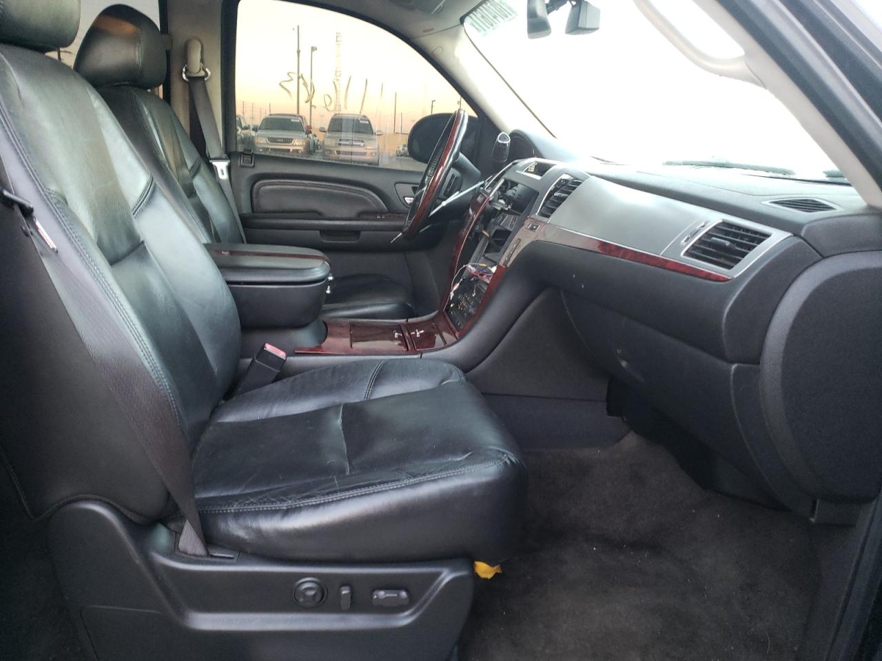 Photo 5 from auction – 2009 CADILLAC ESCALADE L with VIN 1GYFK23229R189699