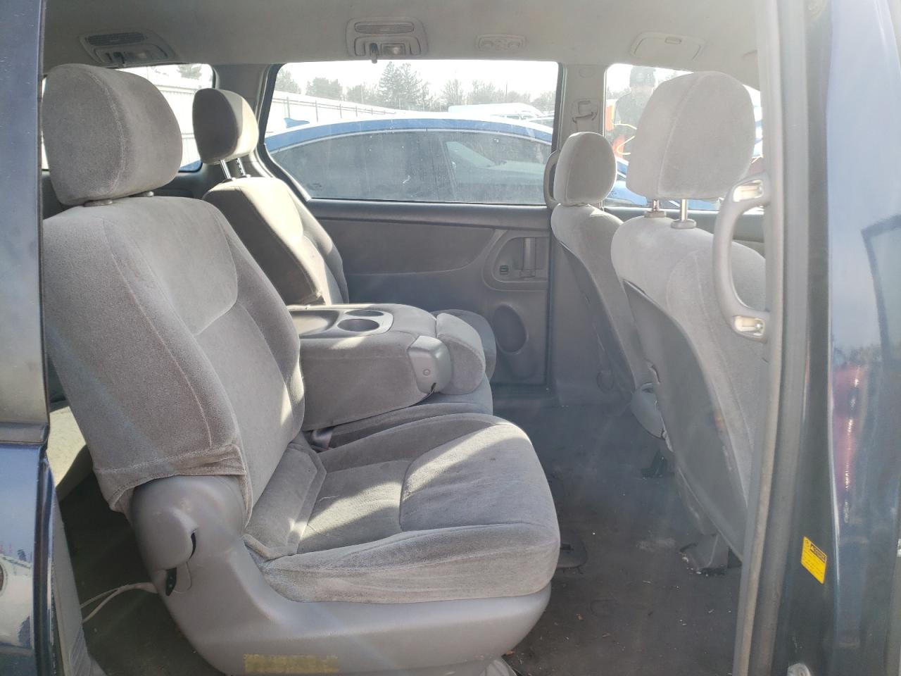 Photo 6 from auction – 2004 TOYOTA SIENNA CE with VIN 5TDZA23C04S027949