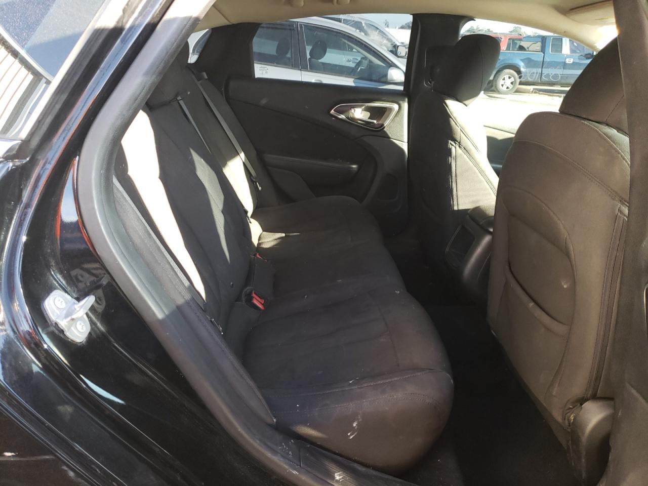 Photo 6 from auction – 2016 CHRYSLER 200 LIMITE with VIN 1C3CCCAB2GN104593