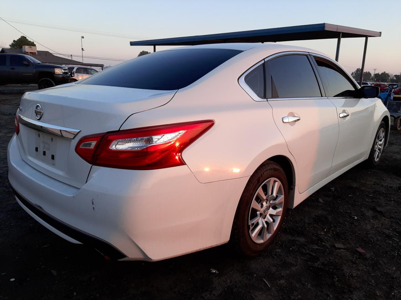 Photo 4 from auction – 2016 NISSAN ALTIMA 2.5 with VIN 1N4AL3AP0GC232685