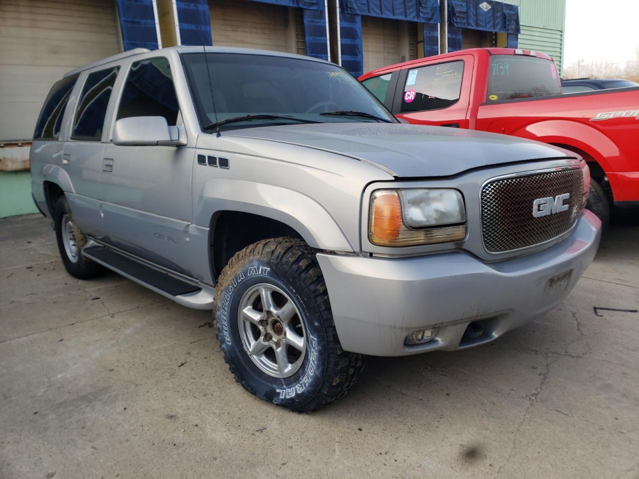 GMC DENALI 2000 with VIN 1GKEK63R6YR193778 - Photo from auction