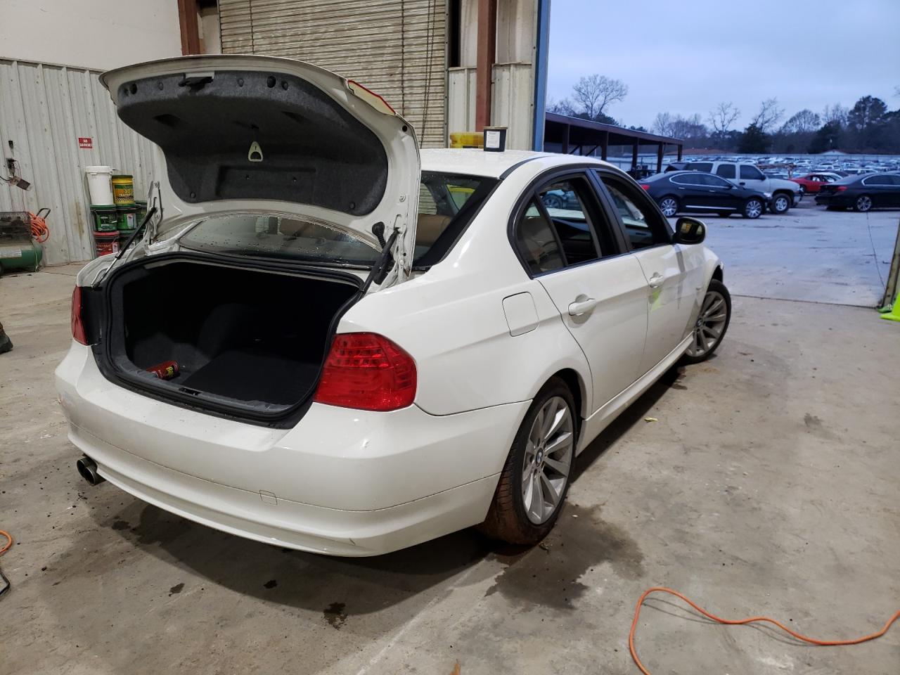 Photo 4 from auction – 2011 BMW 328 I with VIN WBAPH7C52BE462098