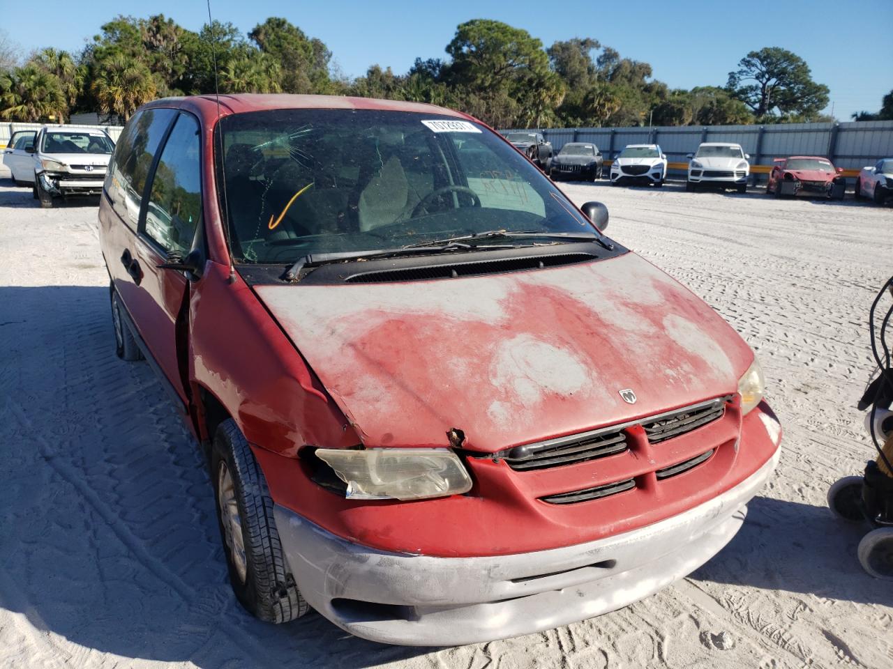 DODGE GRAND CARA 2000 with VIN 2B4GP24G1YR785933 - Photo from auction