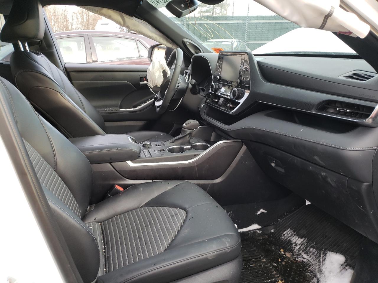Photo 5 from auction – 2021 TOYOTA HIGHLANDER with VIN 5TDJZRBH2MS134982