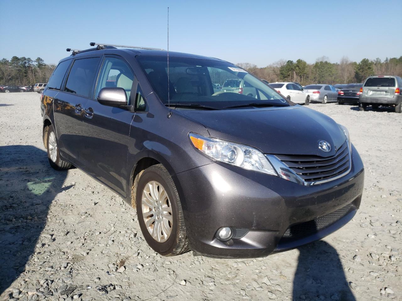 TOYOTA SIENNA XLE 2011 with VIN 5TDYK3DCXBS082029 - Photo from auction