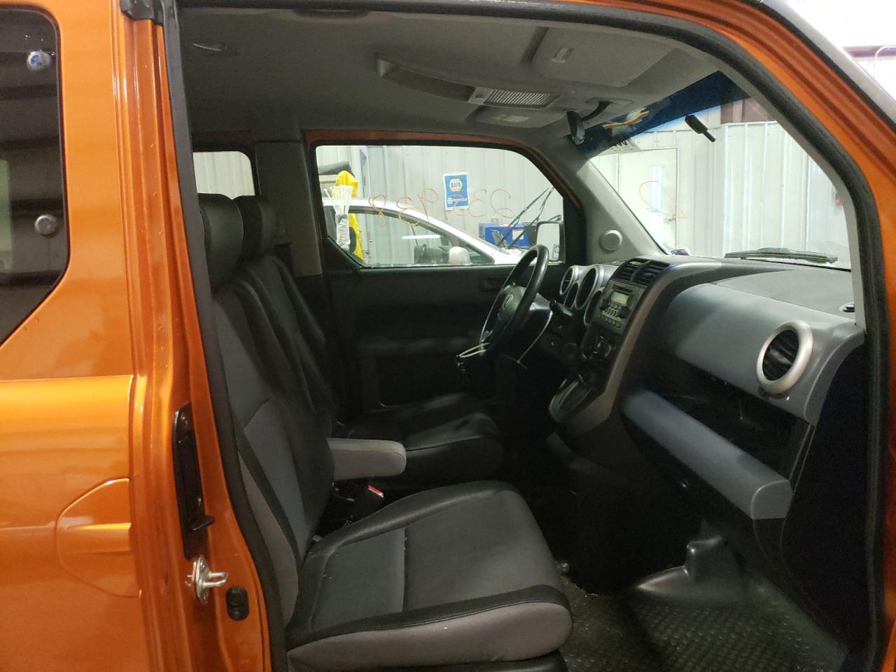 Photo 5 from auction – 2006 HONDA ELEMENT EX with VIN 5J6YH28736L027834