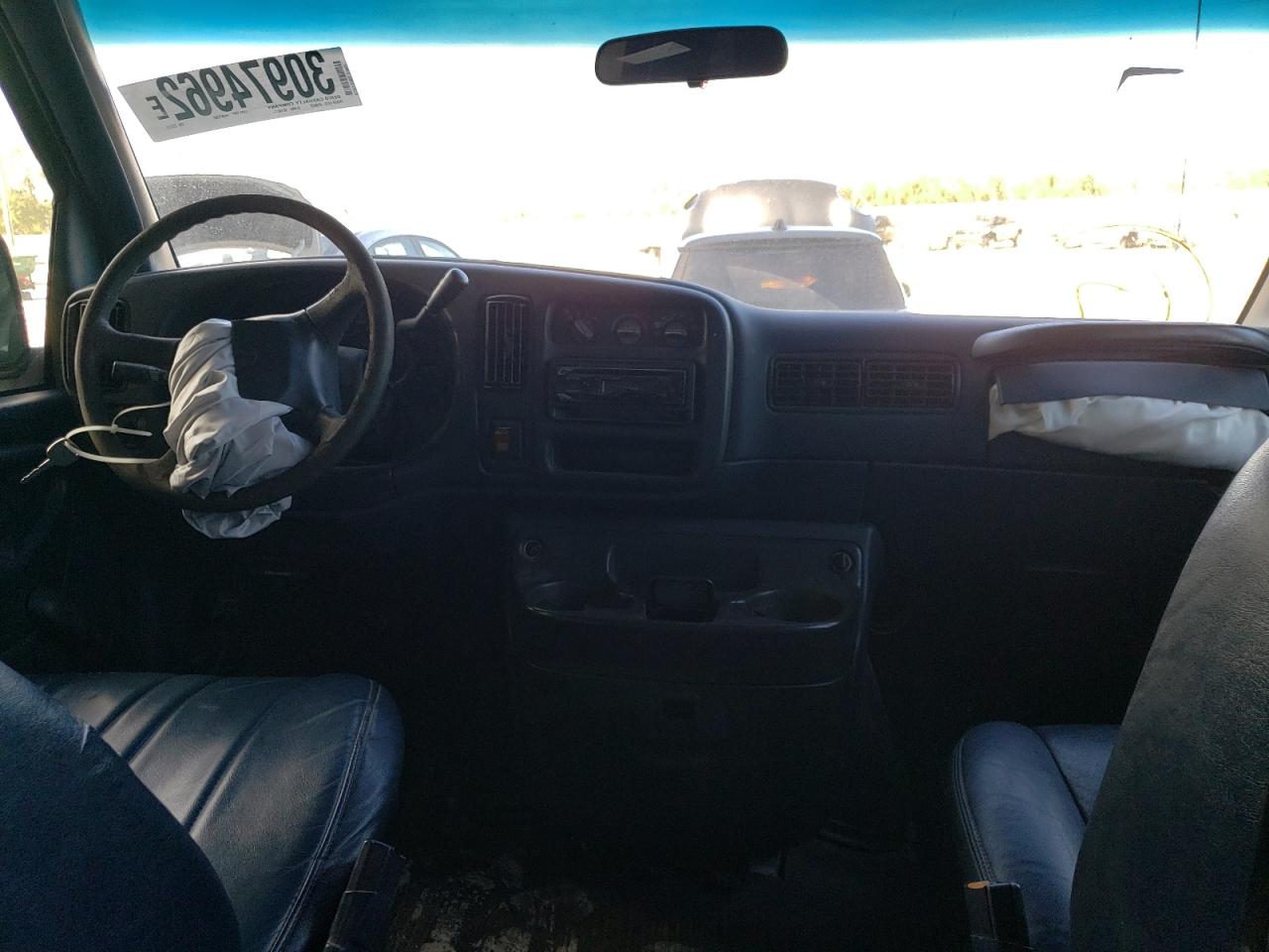 Photo 9 from auction – 2000 CHEVROLET EXPRESS G2 with VIN 1GCFG25WXY1232173