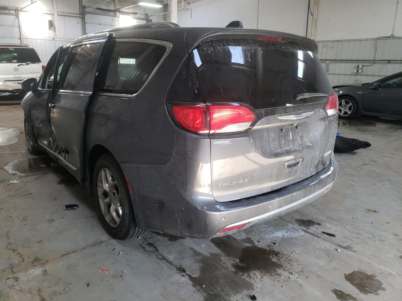 Photo 3 from auction – 2018 CHRYSLER PACIFICA L with VIN 2C4RC1GG8JR237575