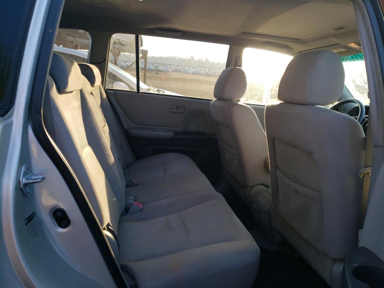 Photo 6 from auction – 2005 TOYOTA HIGHLANDER with VIN JTEEP21A150126570