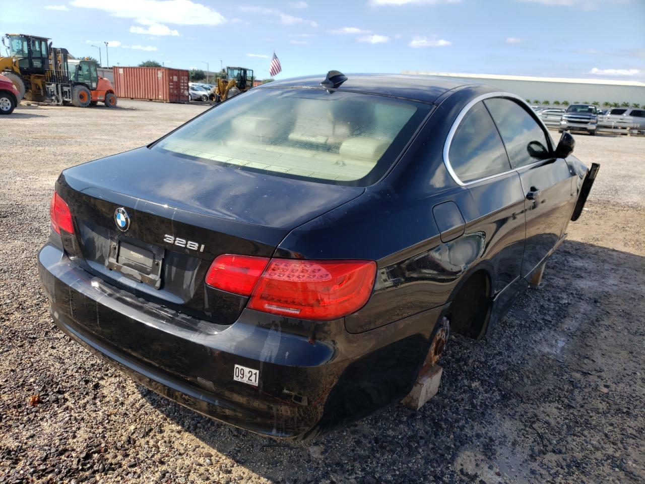 Photo 4 from auction – 2013 BMW 328 I with VIN WBAKE3C56DE771765