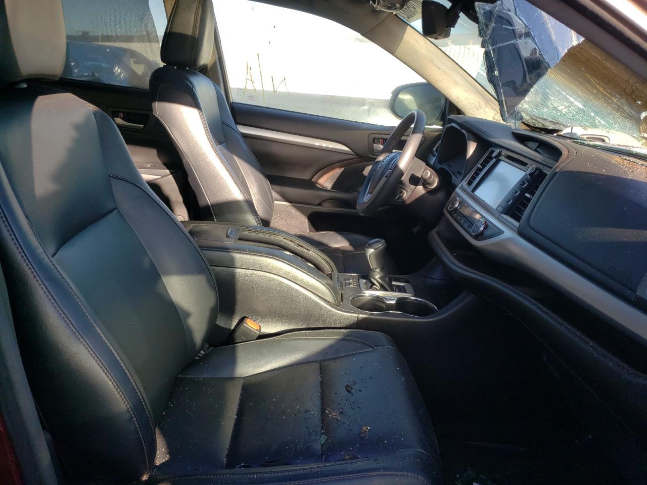 Foto 5 de la subasta – 2018 TOYOTA HIGHLANDER con VIN 5TDKZRFH4JS248038