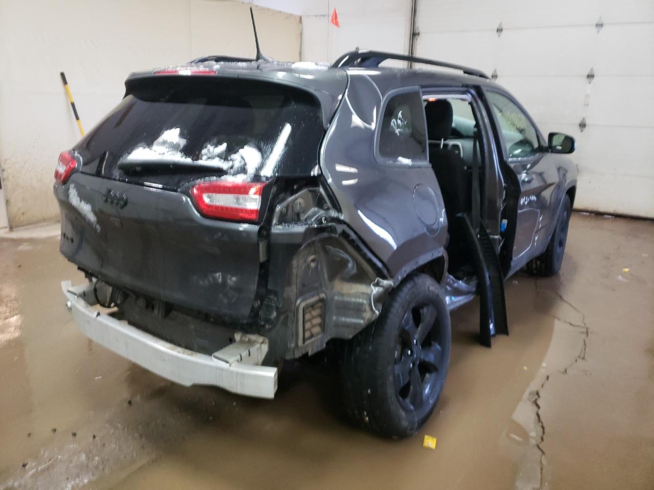 Photo 4 from auction – 2016 JEEP CHEROKEE L with VIN 1C4PJMCS1GW122972
