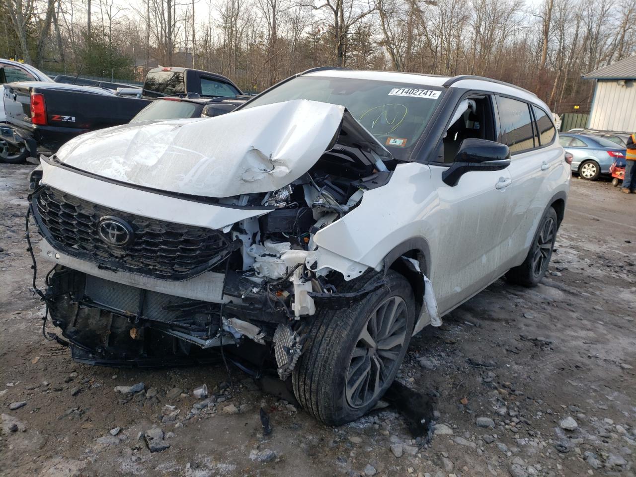 Photo 2 from auction – 2021 TOYOTA HIGHLANDER with VIN 5TDJZRBH2MS134982