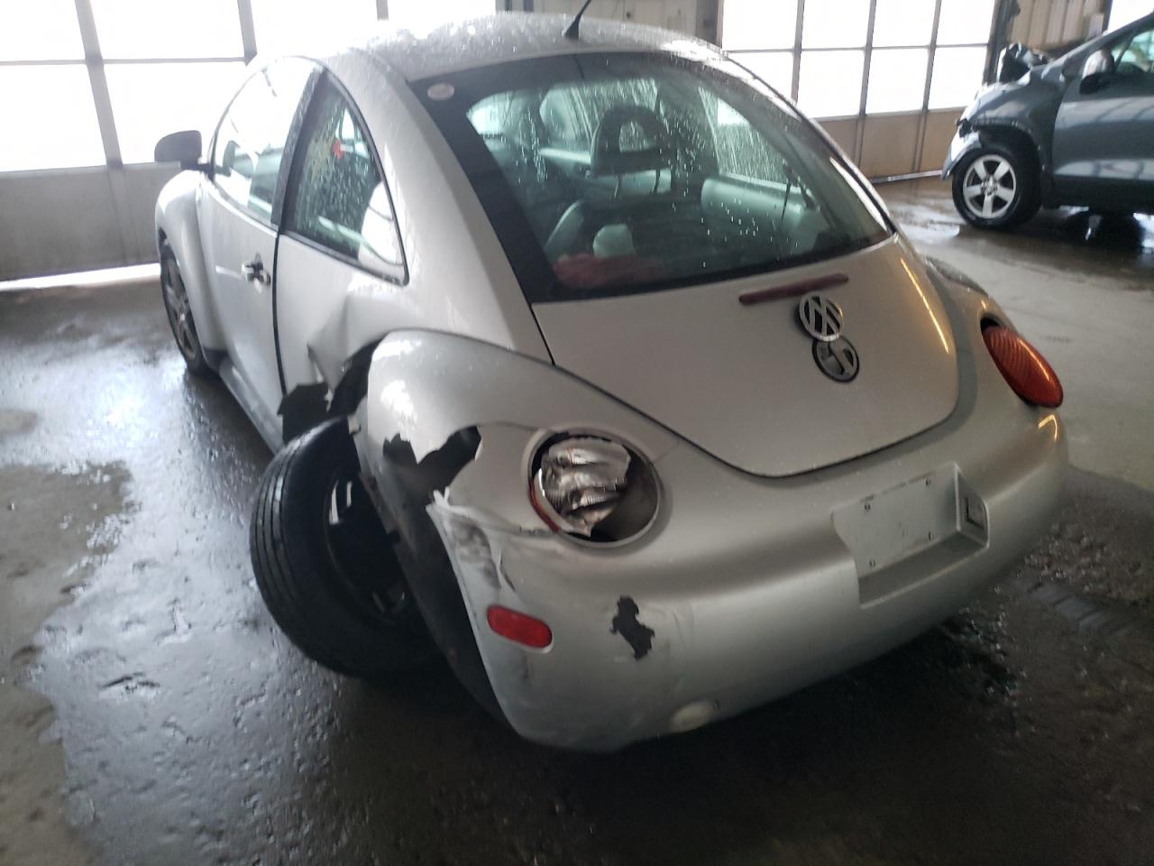 Photo 3 from auction – 2000 VOLKSWAGEN NEW BEETLE with VIN 3VWCC21C2YM465927