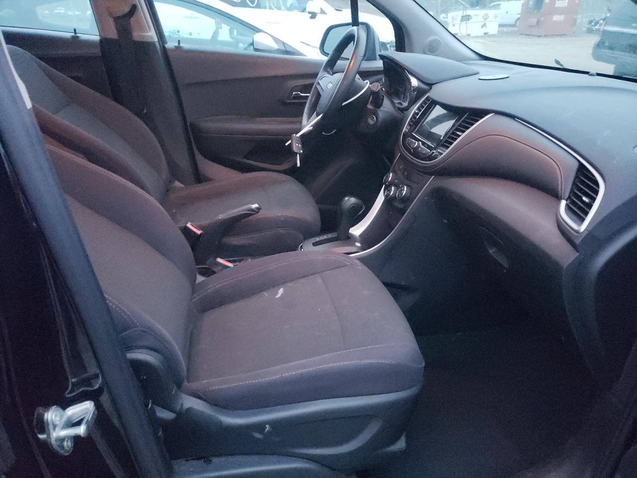 Photo 5 from auction – 2018 CHEVROLET TRAX LS with VIN 3GNCJNSB6JL387316