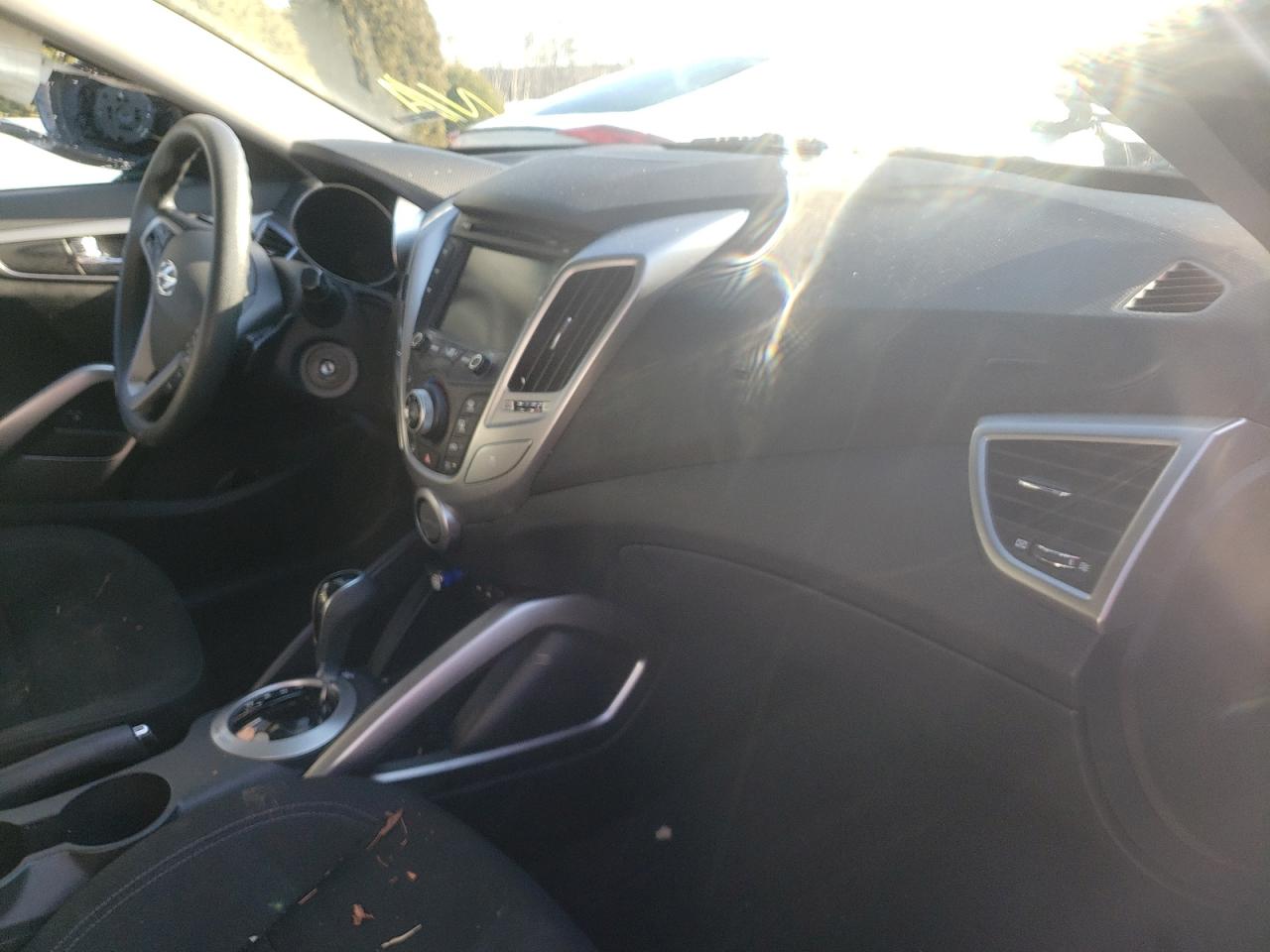 Photo 5 from auction – 2016 HYUNDAI VELOSTER with VIN KMHTC6AD2GU275893