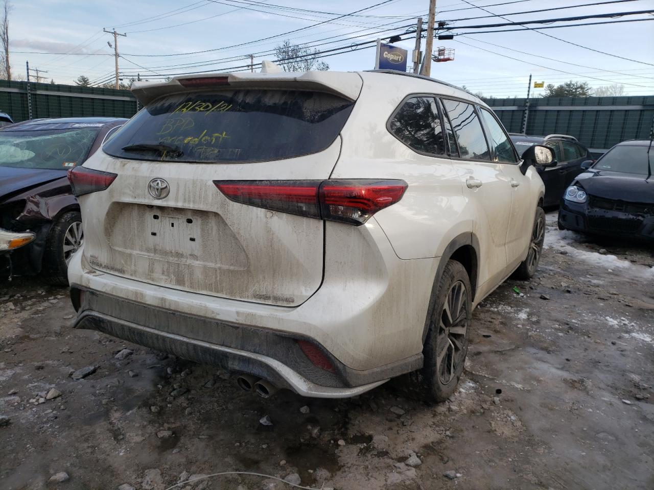 Photo 4 from auction – 2021 TOYOTA HIGHLANDER with VIN 5TDJZRBH2MS134982