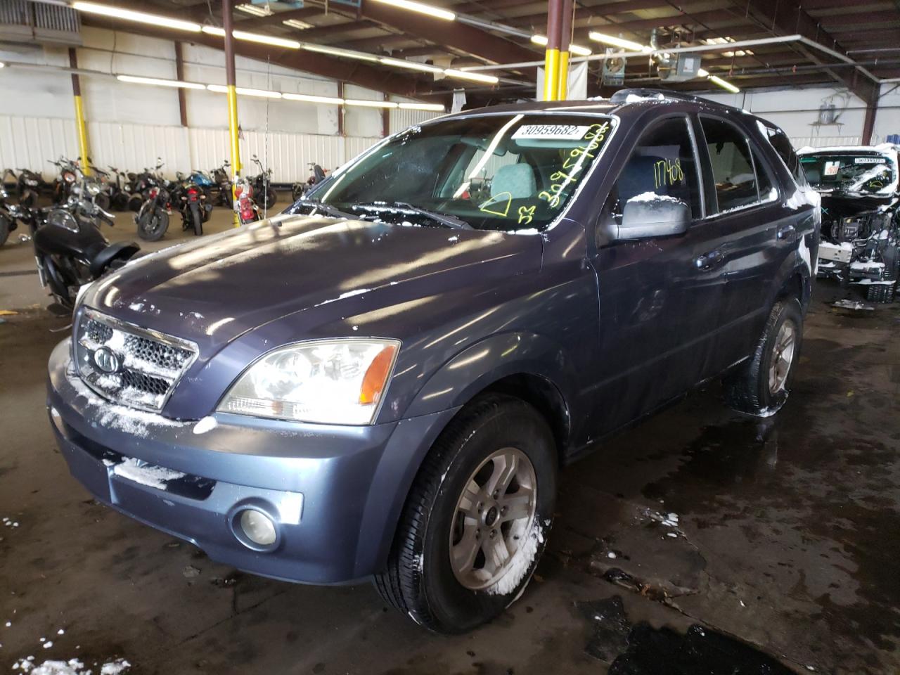 Photo 2 from auction – 2005 KIA SORENTO EX with VIN KNDJD733655422162