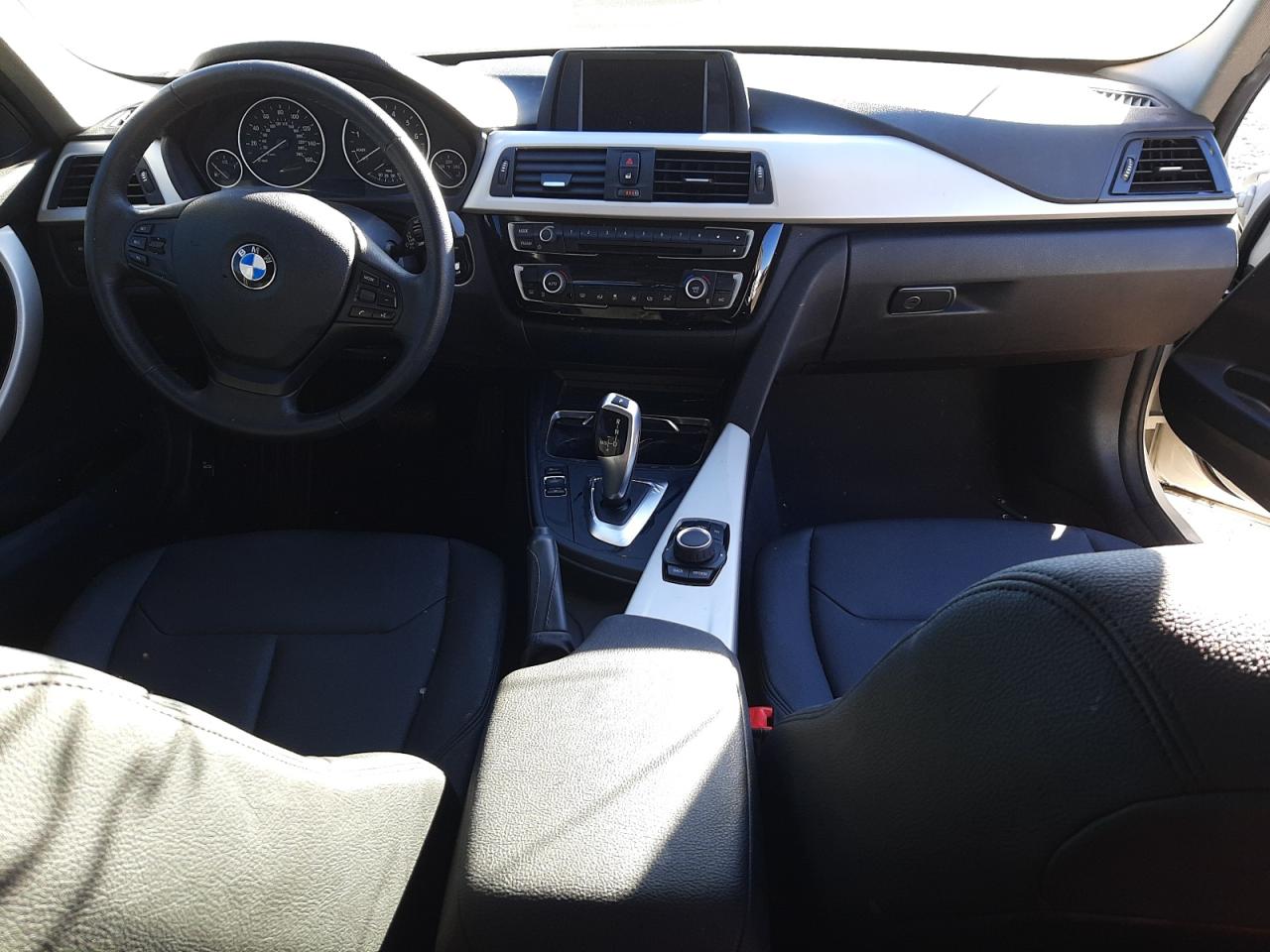 Photo 9 from auction – 2017 BMW 320 I with VIN WBA8E1G36HNU18455