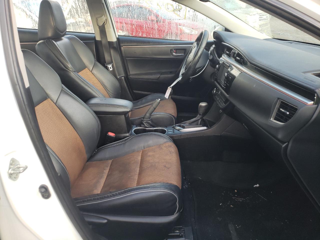 Photo 5 from auction – 2014 TOYOTA COROLLA L with VIN 5YFBURHE7EP166384