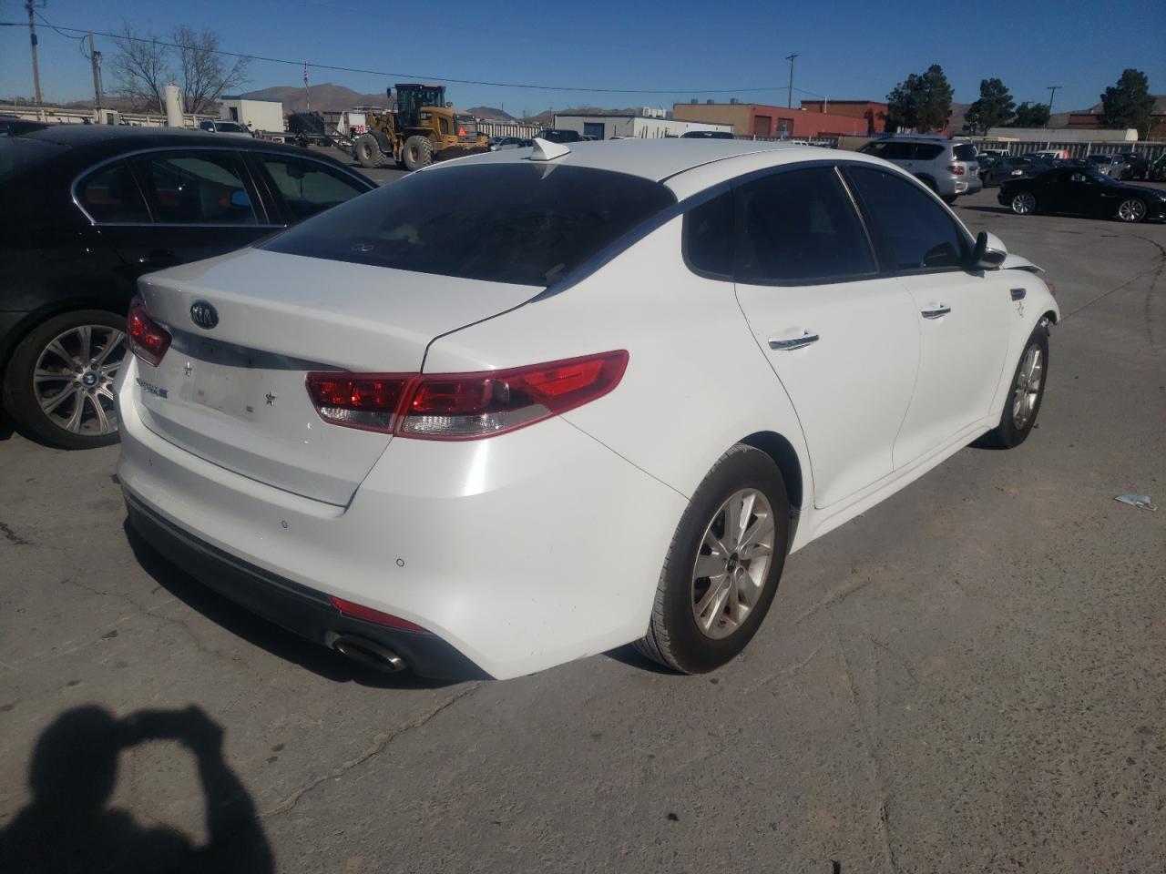 Photo 4 from auction – 2016 KIA OPTIMA LX with VIN 5XXGT4L38GG027720