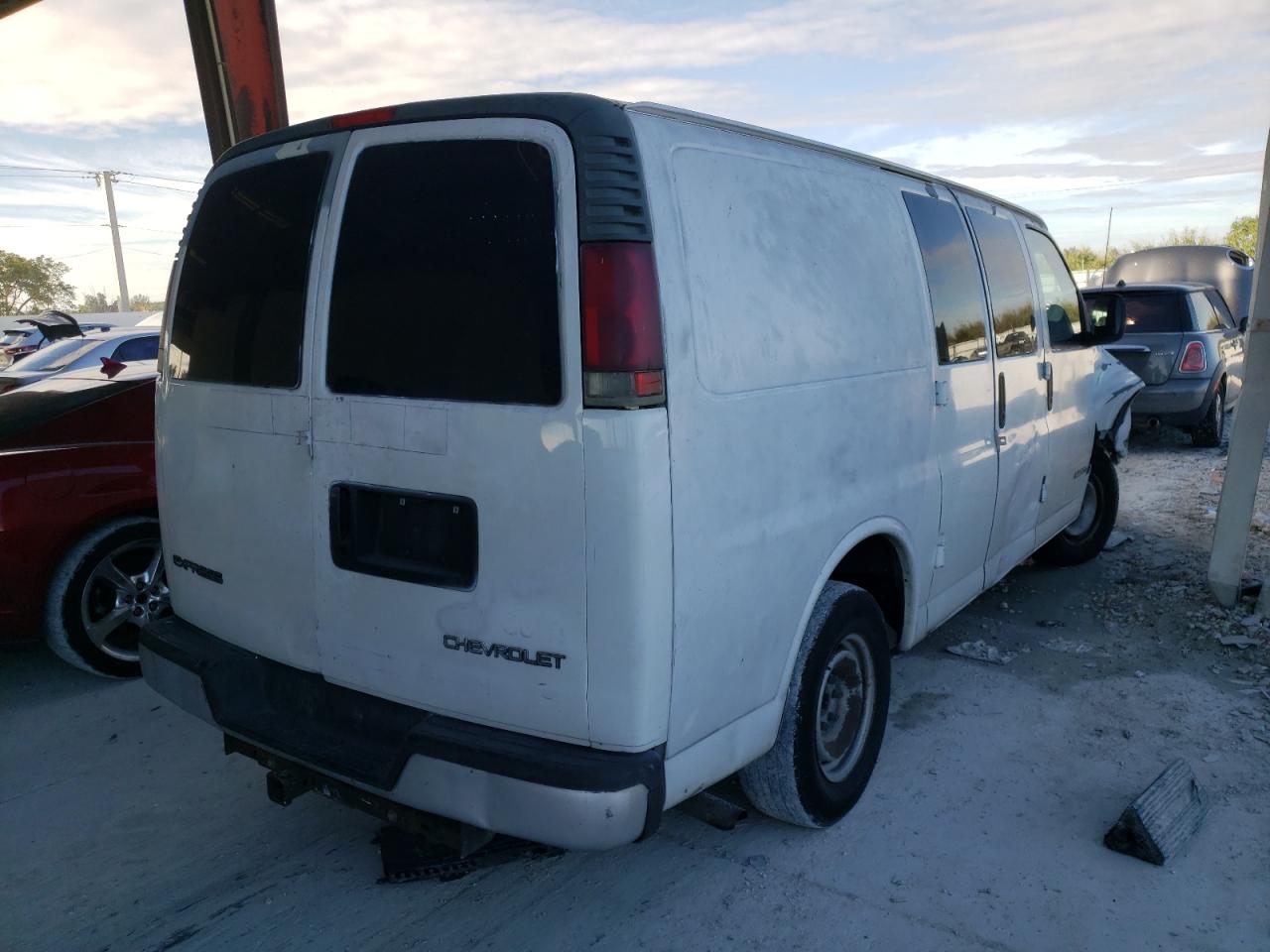 Photo 4 from auction – 2000 CHEVROLET EXPRESS G2 with VIN 1GCFG25WXY1232173