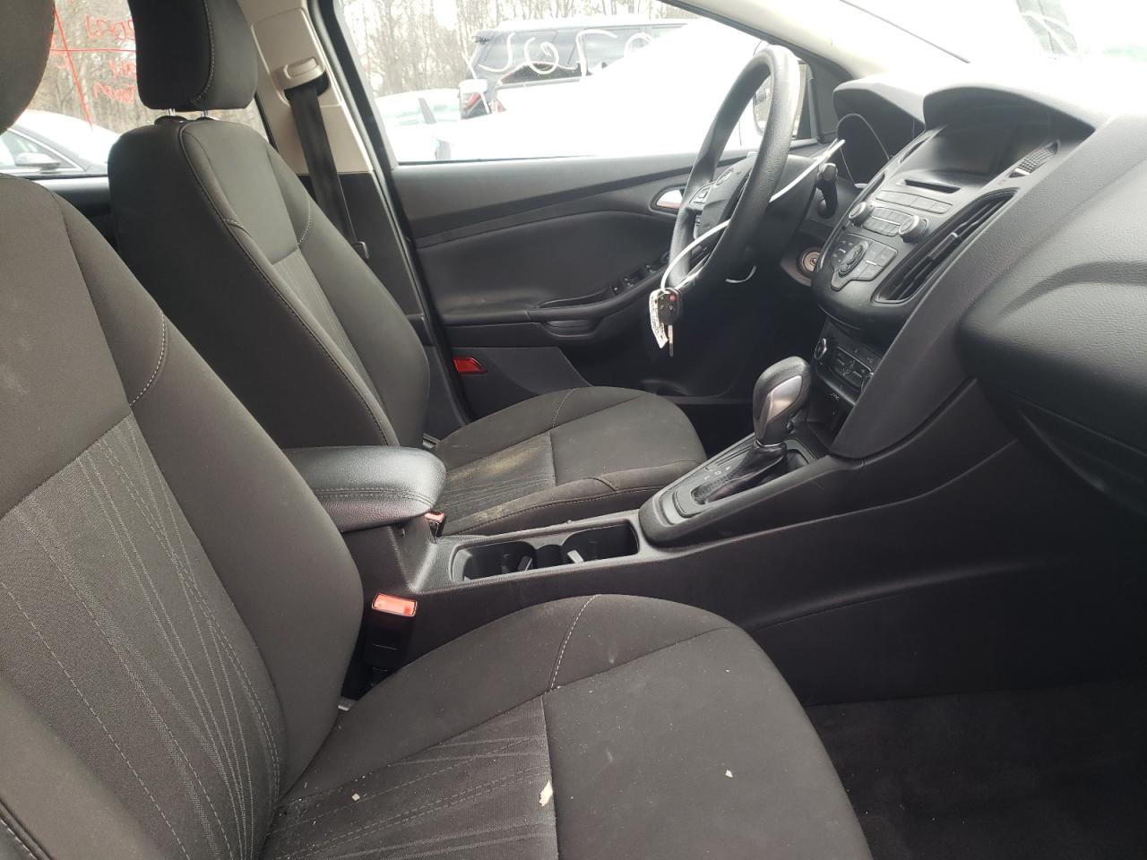 Photo 5 from auction – 2017 FORD FOCUS SE with VIN 1FADP3F21HL300427