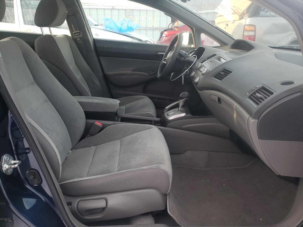 Photo 5 from auction – 2009 HONDA CIVIC LX with VIN 19XFA16549E028257