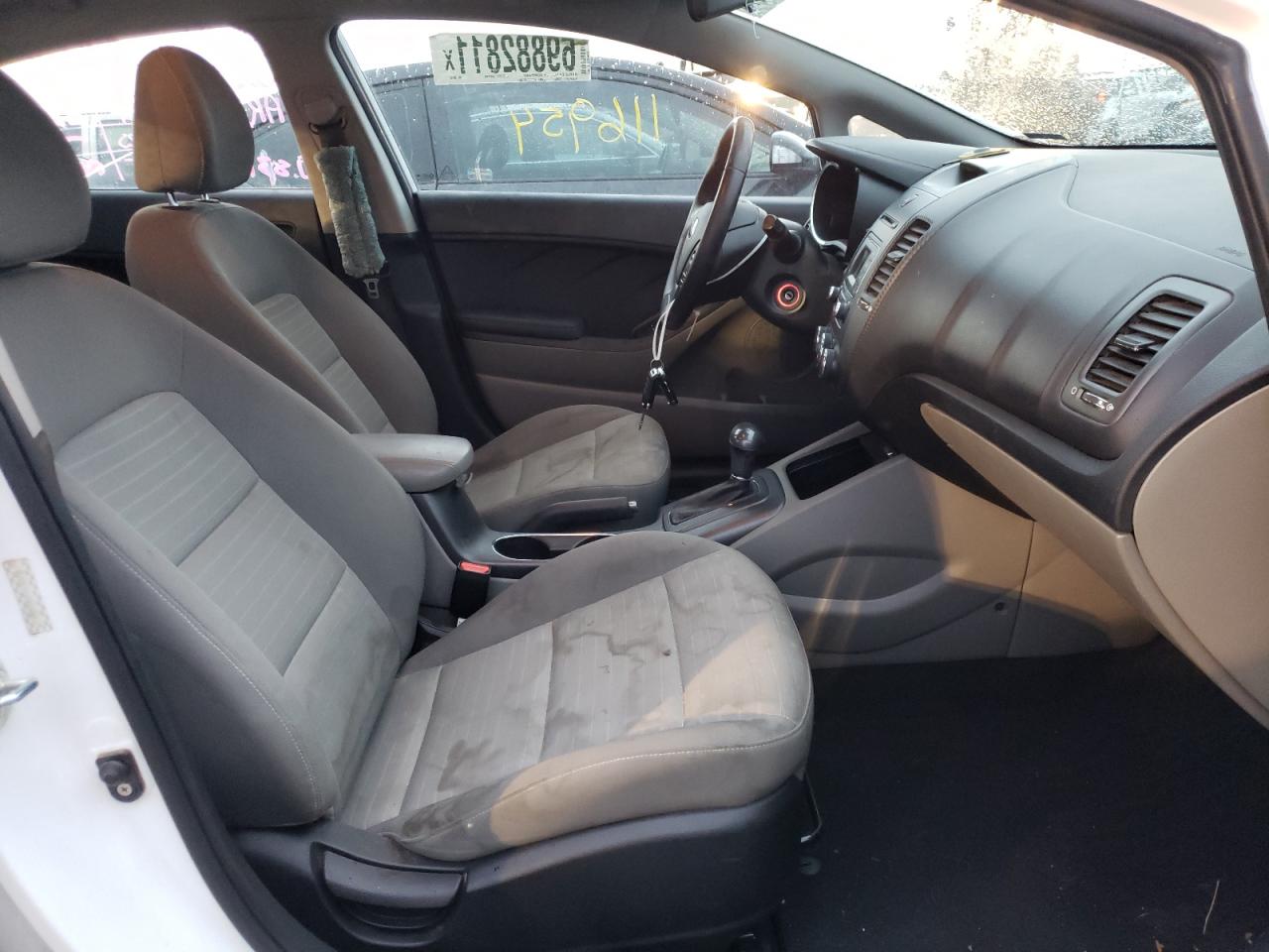 Photo 5 from auction – 2015 KIA FORTE EX with VIN KNAFX4A81F5360758