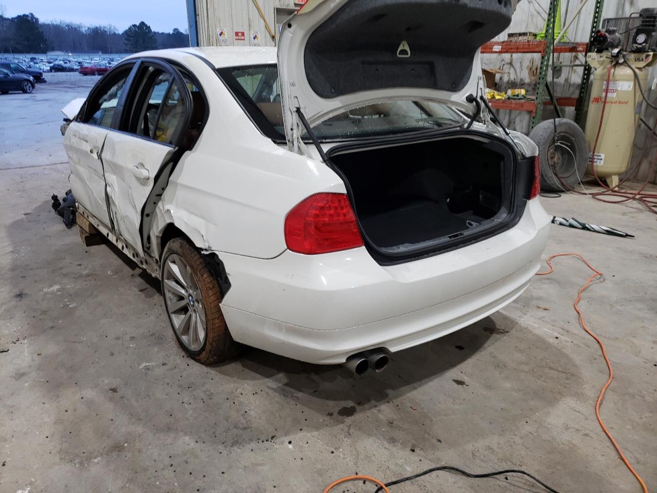 Photo 3 from auction – 2011 BMW 328 I with VIN WBAPH7C52BE462098