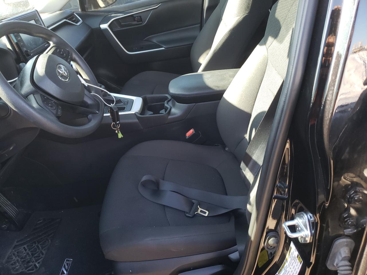 Photo 5 from auction – 2021 TOYOTA RAV4 LE with VIN 2T3H1RFV8MC100311