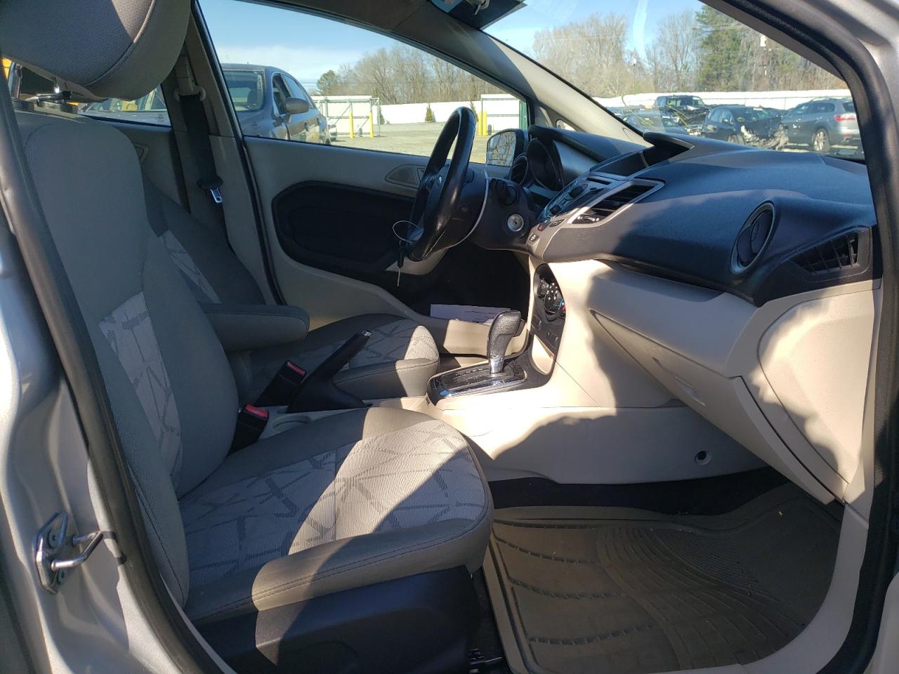 Foto 5 de la subasta – 2013 FORD FIESTA con VIN 3FADP4EJ2DM140596