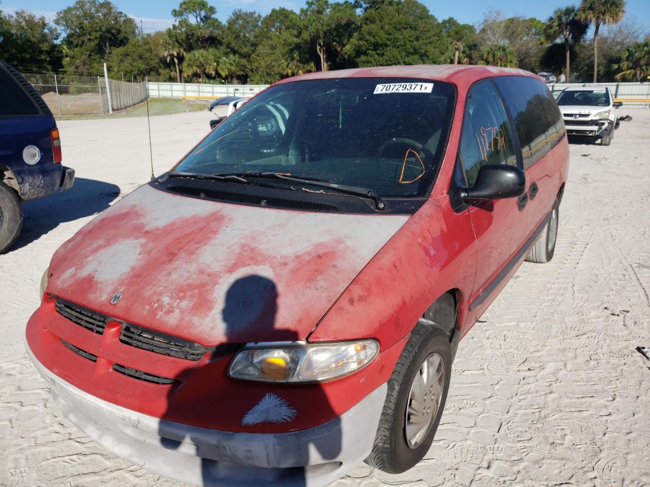 Photo 2 from auction – 2000 DODGE GRAND CARA with VIN 2B4GP24G1YR785933