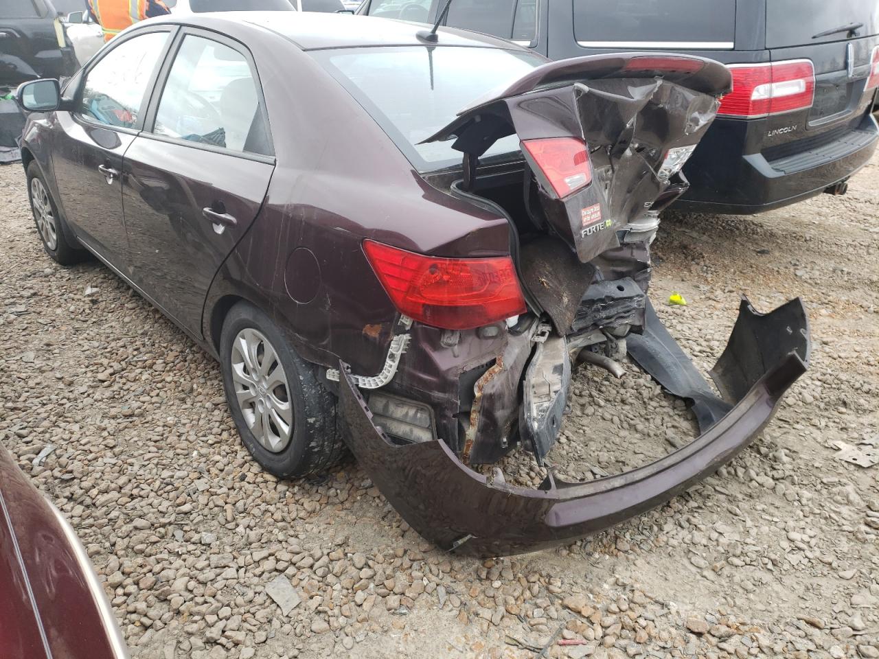 Photo 3 from auction – 2011 KIA FORTE with VIN KNAFU4A25B5355447