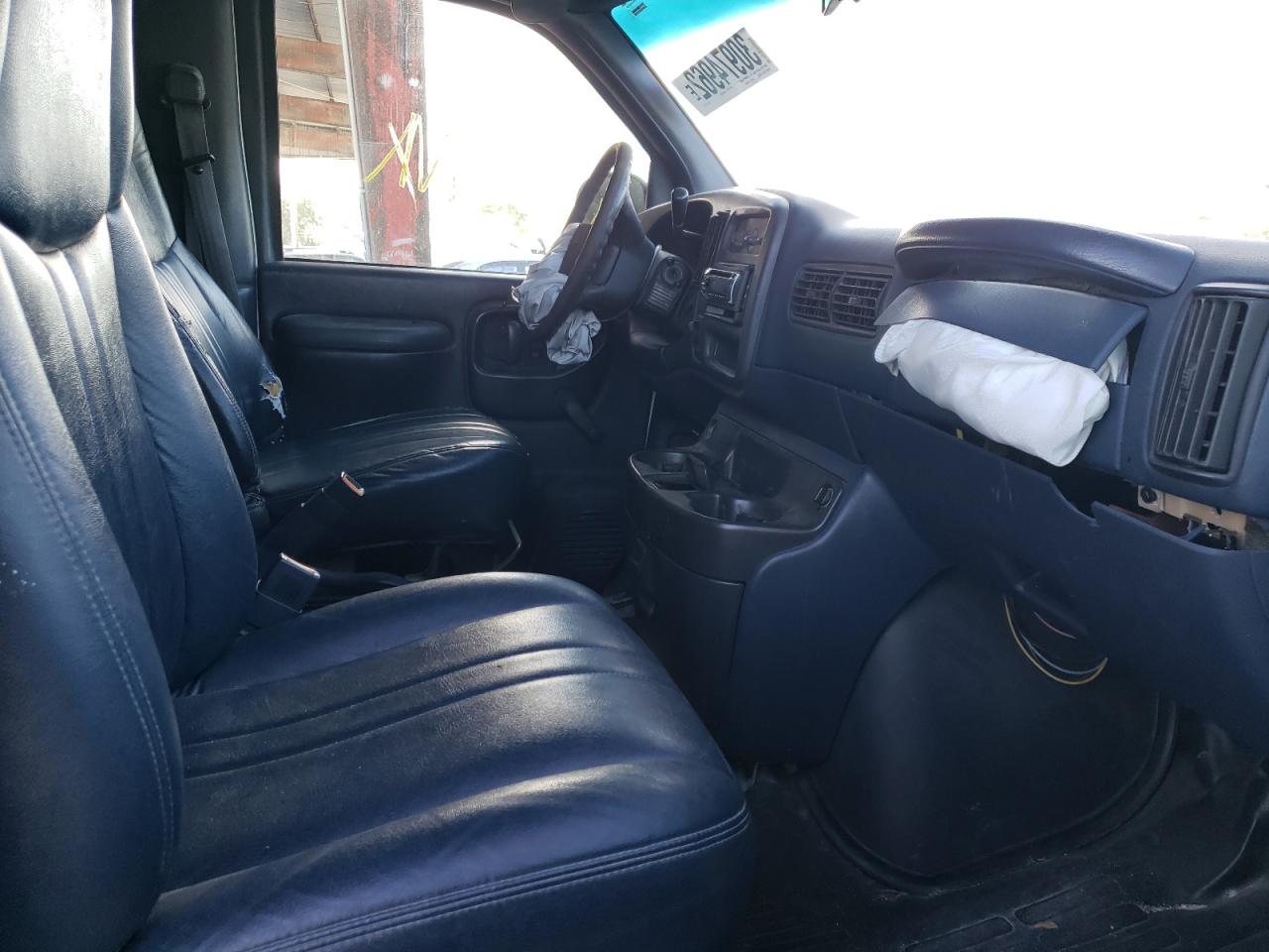 Photo 5 from auction – 2000 CHEVROLET EXPRESS G2 with VIN 1GCFG25WXY1232173