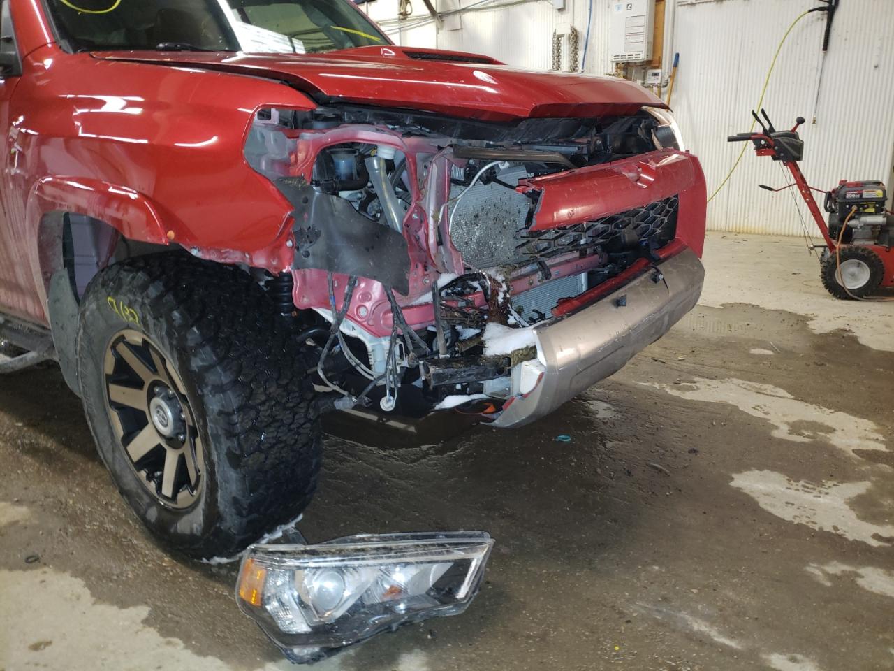 Photo 9 from auction – 2018 TOYOTA 4RUNNER SR with VIN JTEBU5JR1J5546104