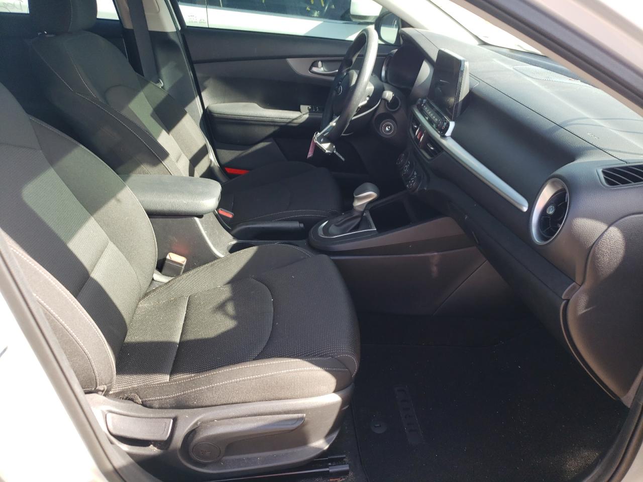 Photo 5 from auction – 2021 KIA FORTE FE with VIN 3KPF24AD4ME378638