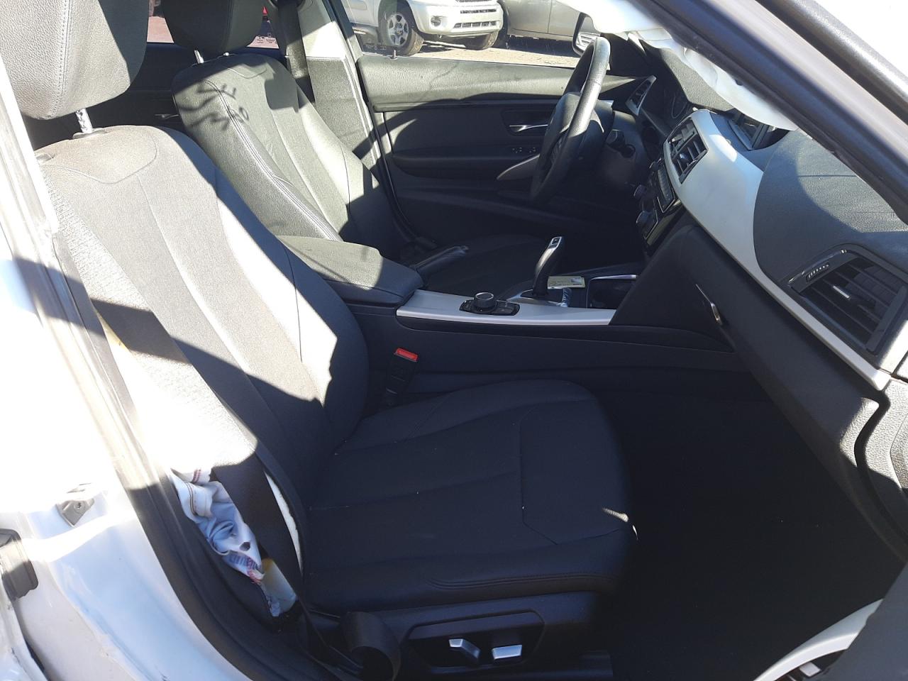 Photo 5 from auction – 2017 BMW 320 I with VIN WBA8E1G36HNU18455