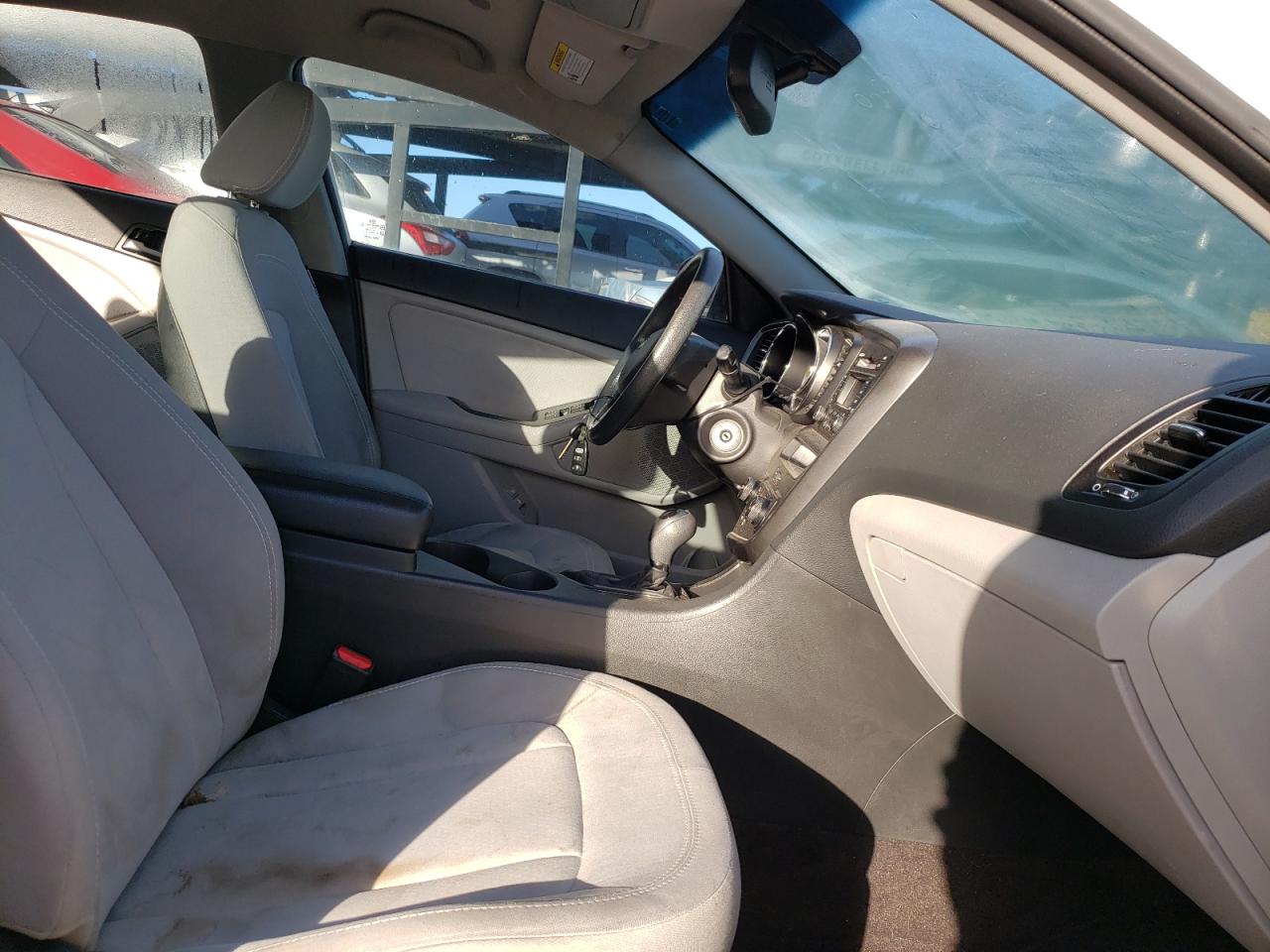 Photo 5 from auction – 2011 KIA OPTIMA LX with VIN KNAGM4A73B5182043