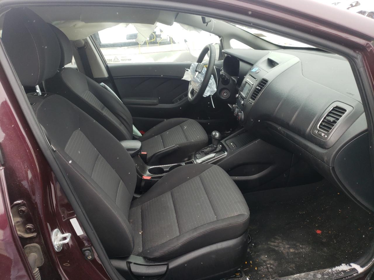 Photo 5 from auction – 2017 KIA FORTE LX with VIN 3KPFL4A77HE089430