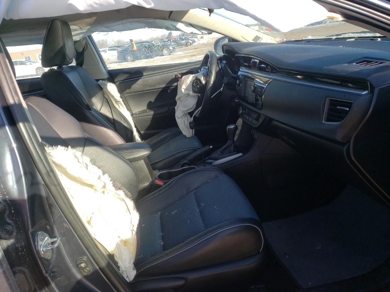 Photo 5 from auction – 2014 TOYOTA COROLLA L with VIN 5YFBURHE2EP039428
